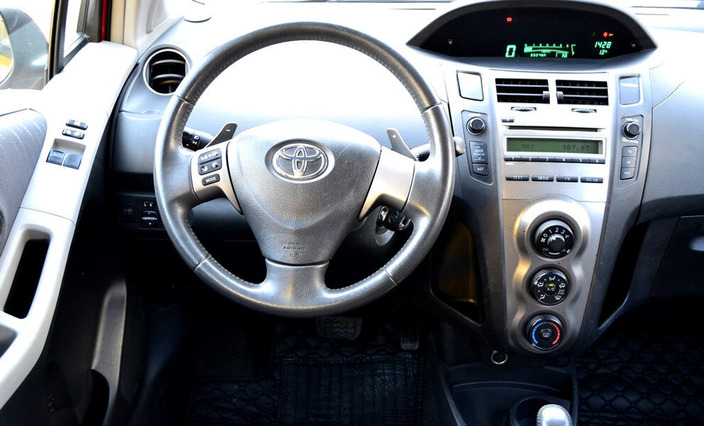 Toyota Yaris 2009 - Image 5