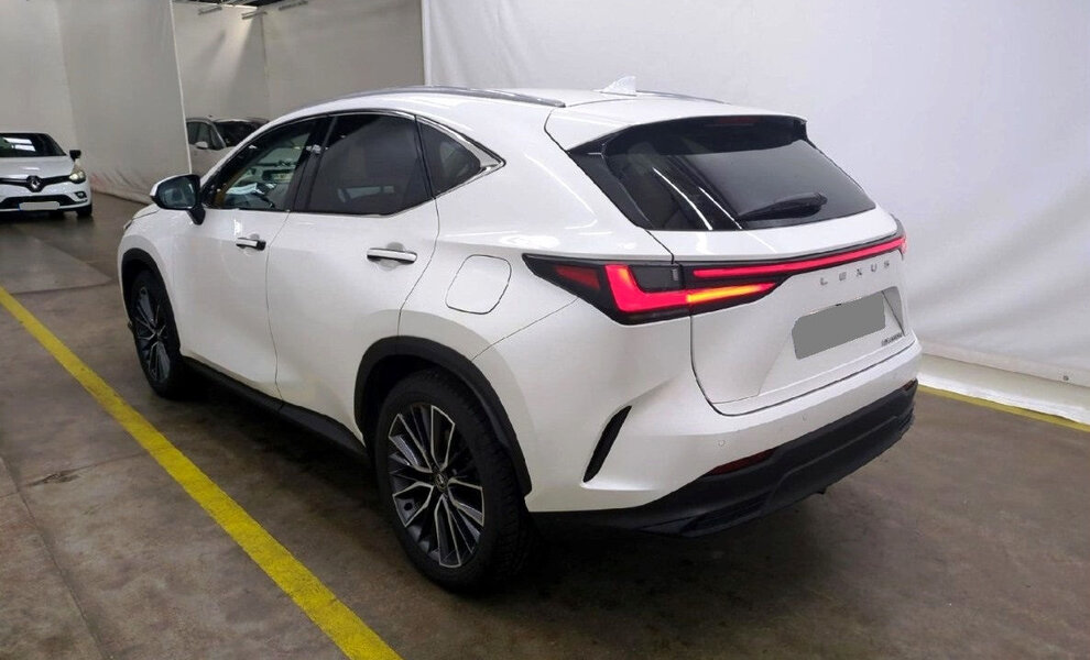 Lexus NX 450h+ Executive Line - Image 4