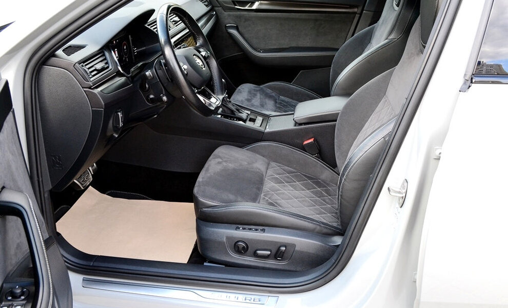 Skoda Superb SportLine - Image 12