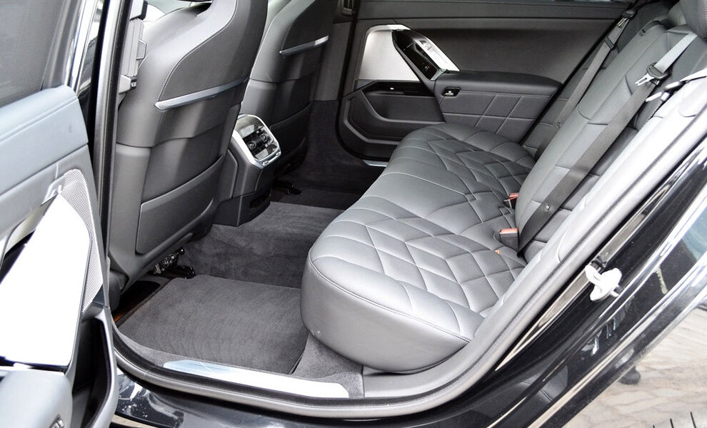 BMW (G70) 750e xDrive P-Hev - Image 14