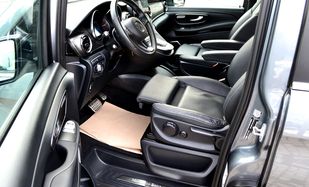 Mercedes V300d AMG Long - Image 11