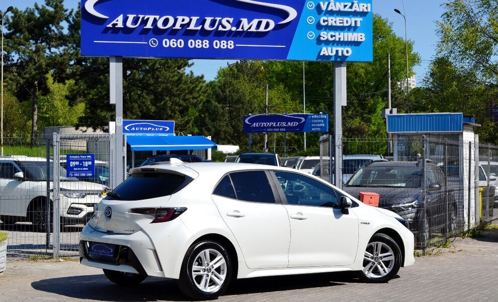 Toyota Corolla Hybrid - Image 2