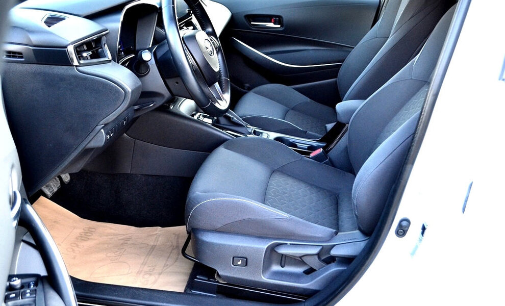 Toyota Corolla Hybrid - Image 10