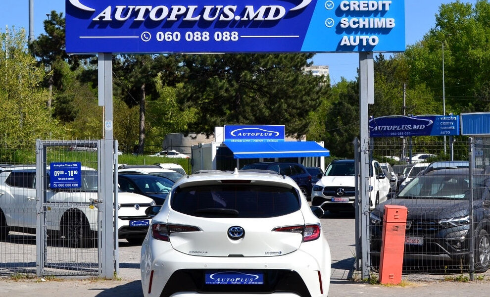 Toyota Corolla Hybrid - Image 16
