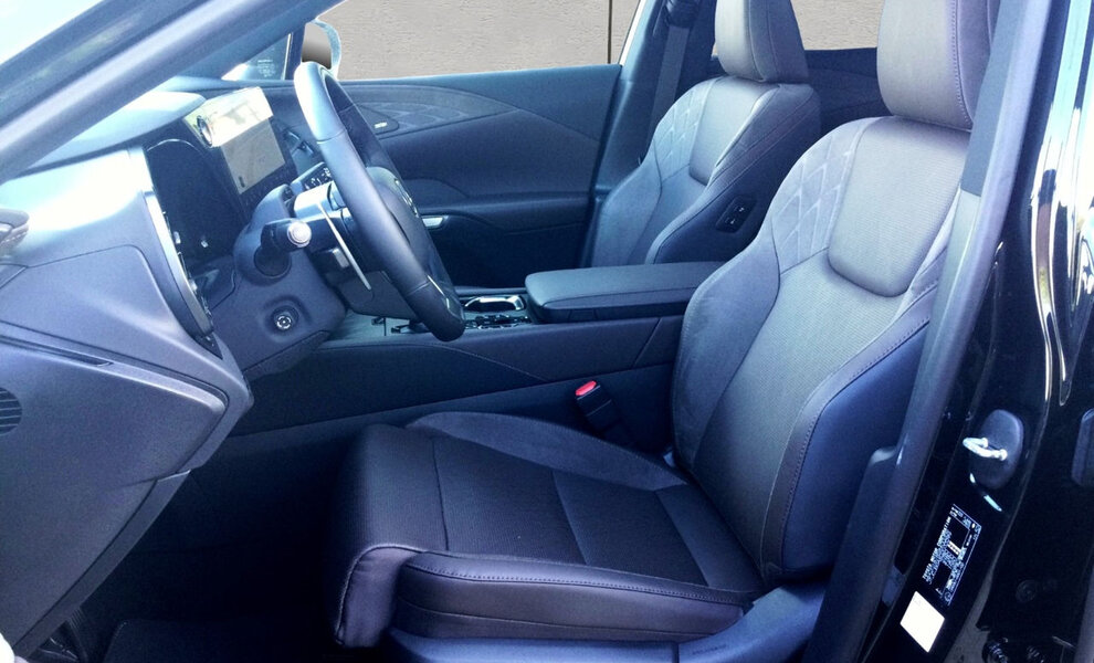Lexus 450h+ LUXURY LINE - Image 8