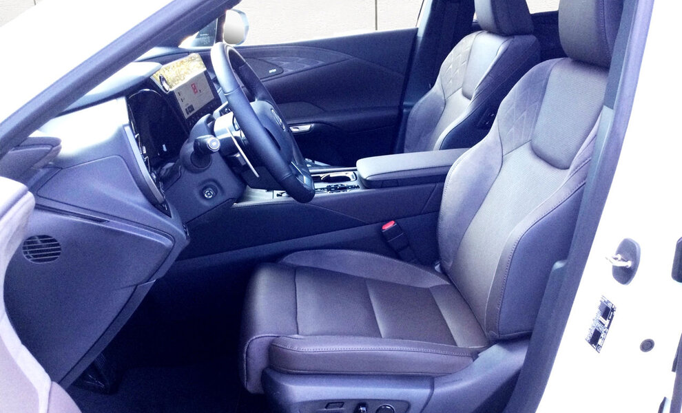 Lexus 450h+ LUXURY LINE - Image 11