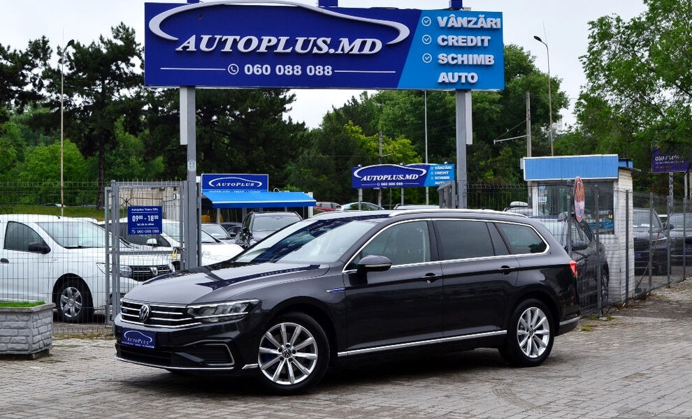 Volkswagen Passat 2021 - Image 1