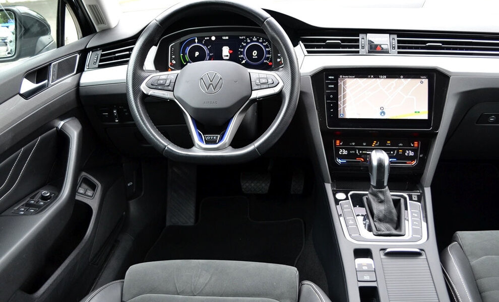 Volkswagen Passat 2021 - Image 5