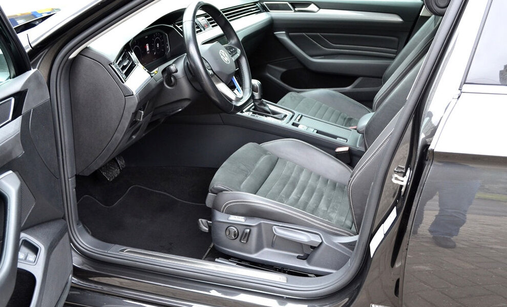 Volkswagen Passat 2021 - Image 11