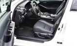 Lexus IS 300h - Image 10