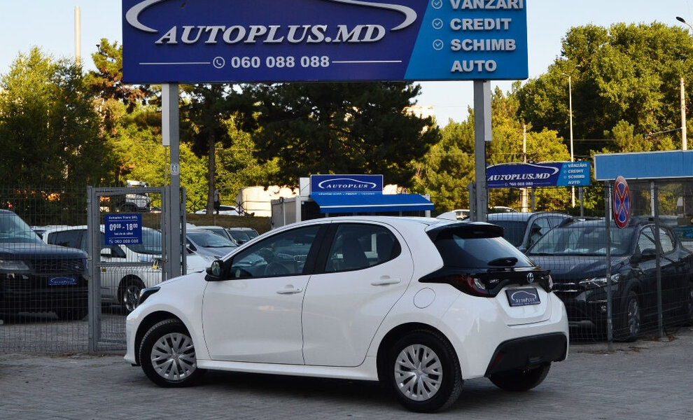Toyota Yaris Hybrid - Image 4