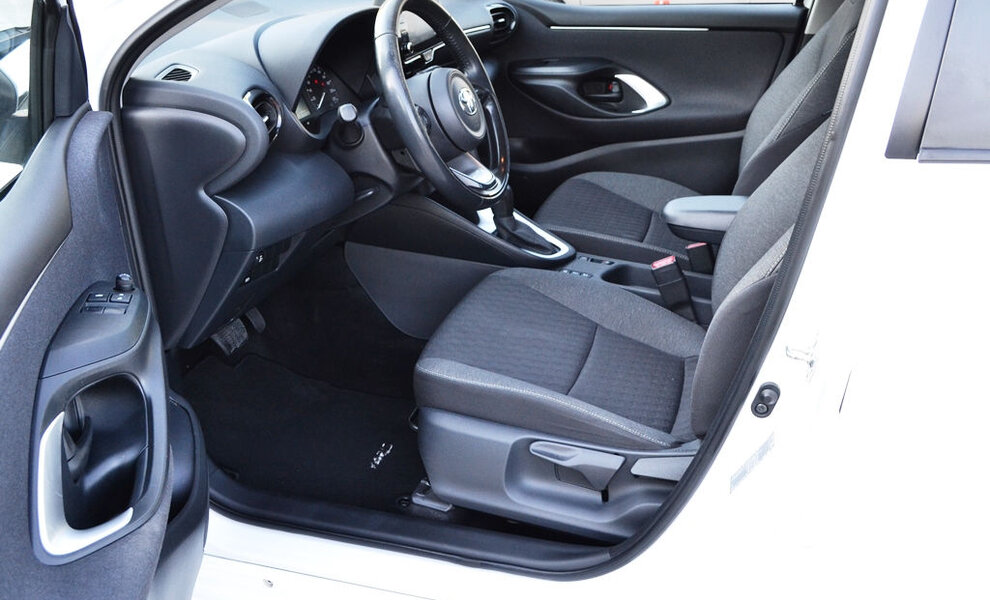 Toyota Yaris Hybrid - Image 10