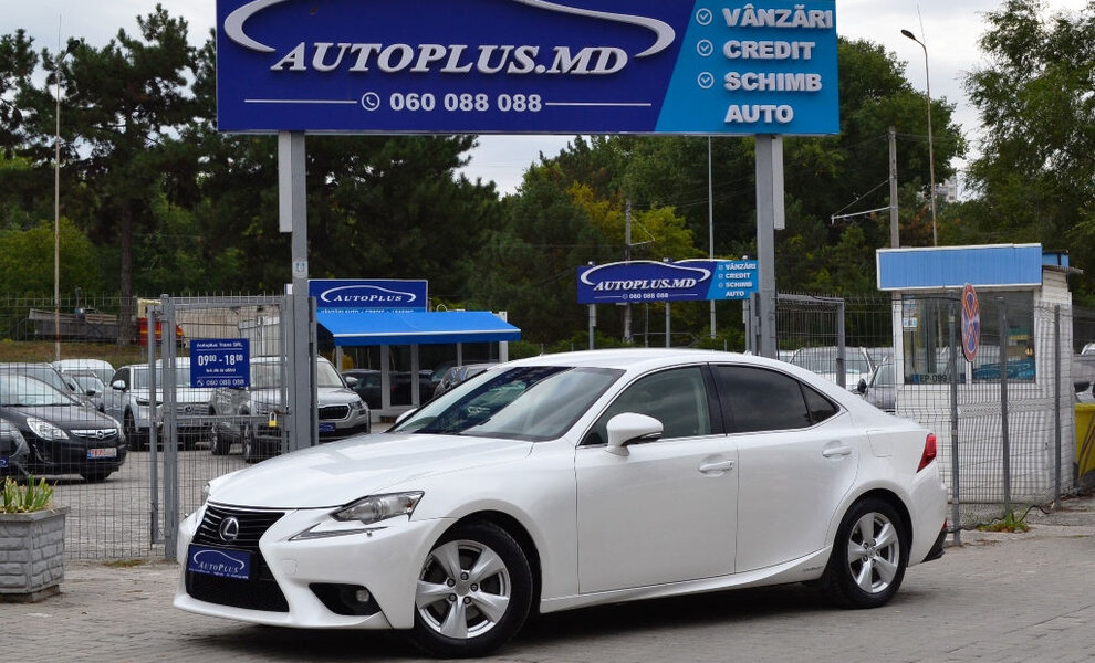 Lexus IS 300h - Image 1