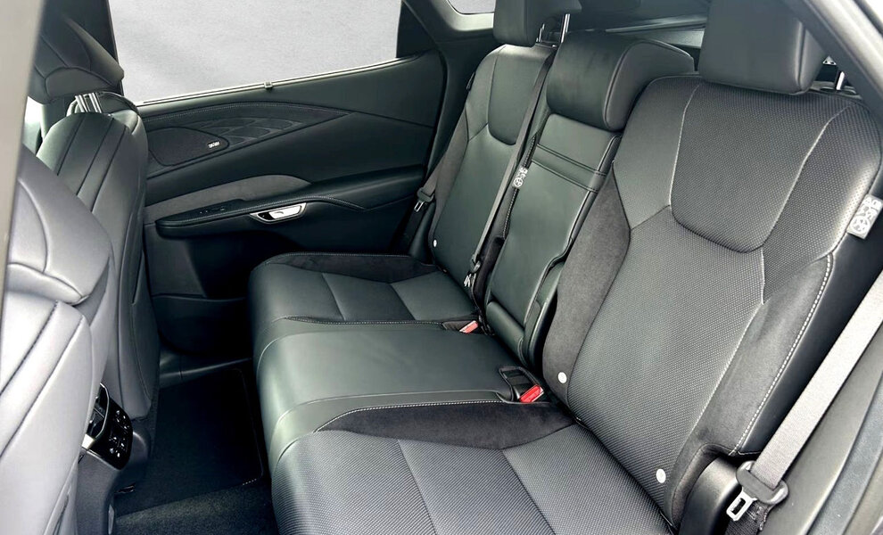 Lexus RX500h direct4 F-Sport PERFORMANCE - Image 11