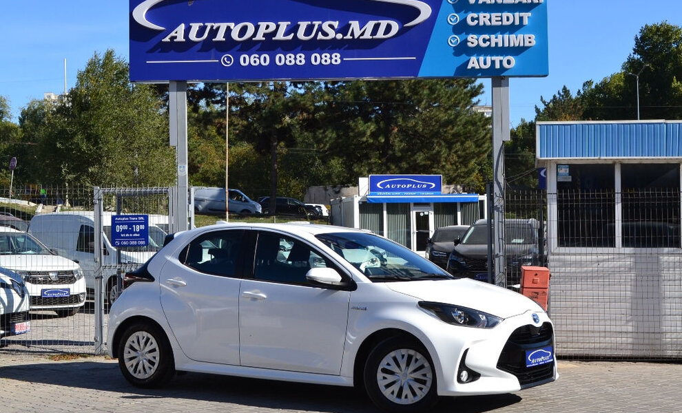Toyota Yaris Hybrid - Image 3