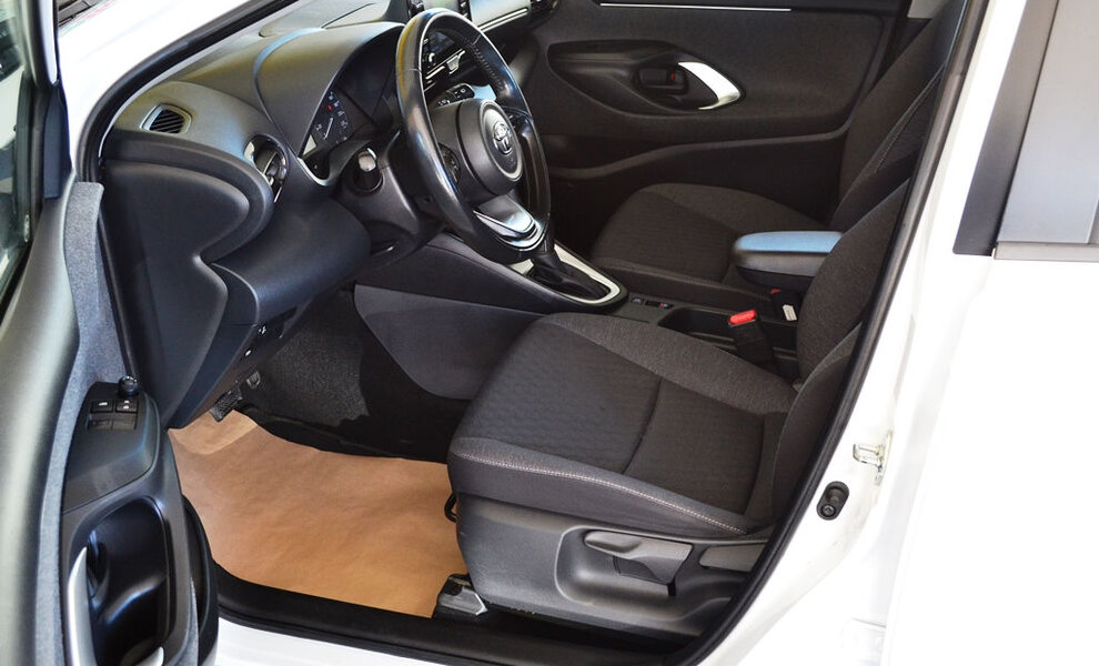 Toyota Yaris Hybrid - Image 10