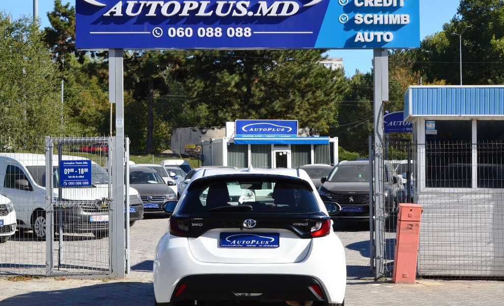 Toyota Yaris Hybrid - Image 15