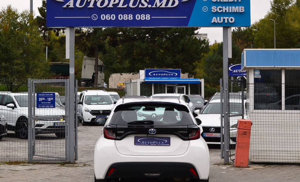 Toyota Yaris Hybrid - Image 15